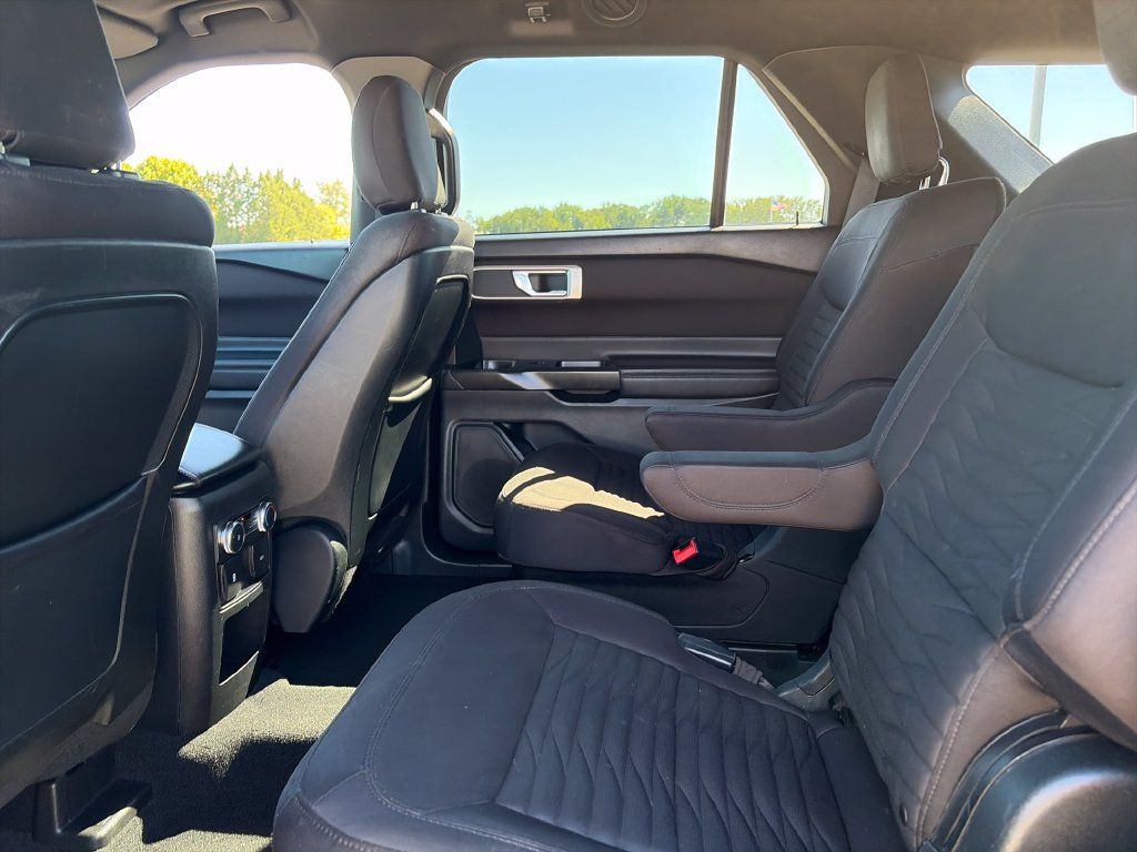 Used 2020 Ford Explorer XLT AWD/4WD image 30
