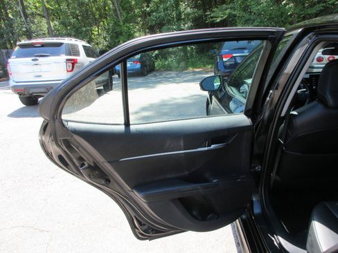 Used 2023 Toyota Camry SE FWD image 12