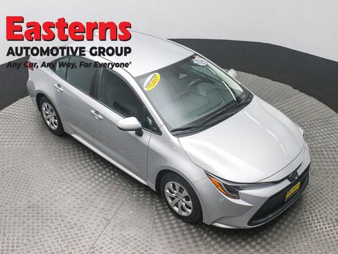 Used 2023 Toyota Corolla LE image 3