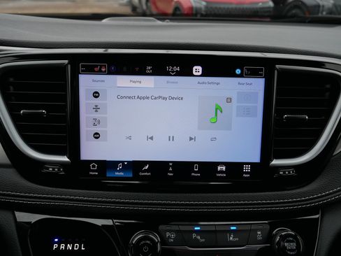 Used 2021 Chrysler Pacifica Limited w/ Uconnect Theater Family Group image 22