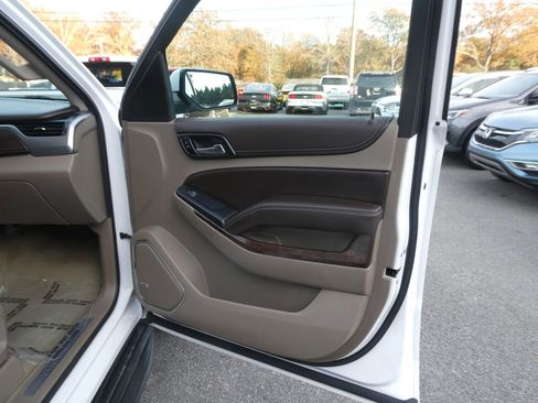 Used 2018 Chevrolet Suburban LT image 26