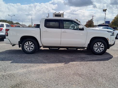 Used 2022 Nissan Frontier SV image 9