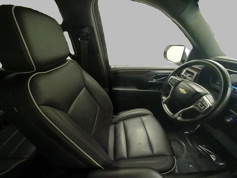 Used 2023 Chevrolet Suburban Premier AWD/4WD image 36