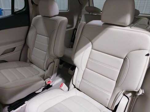 Used 2022 GMC Acadia Denali w/ Denali Ultimate Package image 16