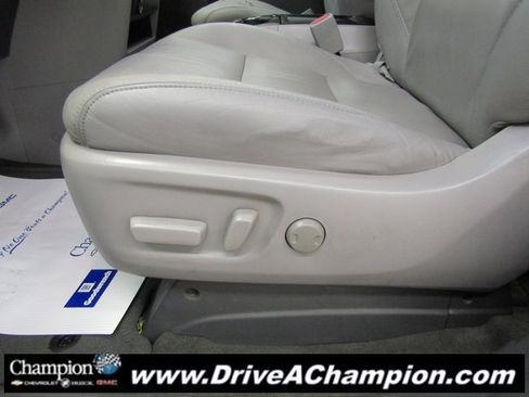 Used 2015 Toyota Sienna L image 21