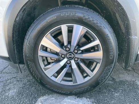 Used 2024 Nissan Pathfinder SL image 9