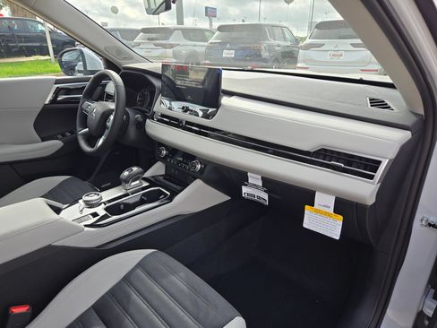New 2026 Mitsubishi Outlander SE FWD image 26