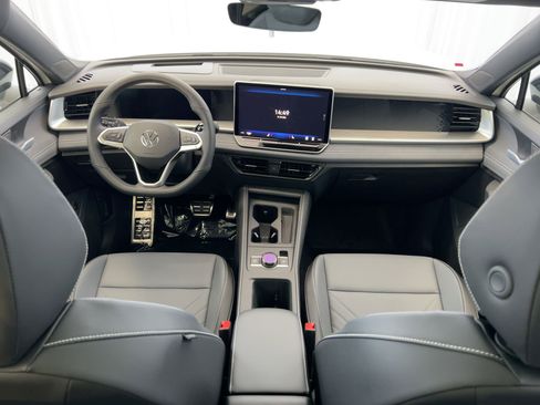 New 2026 Volkswagen Tiguan SE R-Line image 17