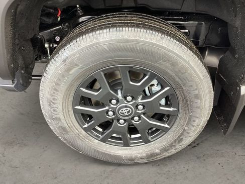 Used 2026 Toyota 4Runner SR5 AWD/4WD image 9