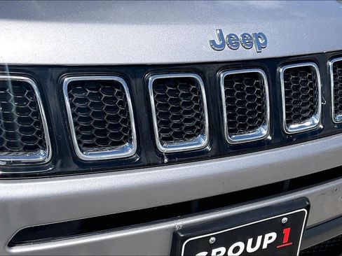 Used 2019 Jeep Compass Latitude w/ Cold Weather Group FWD image 29