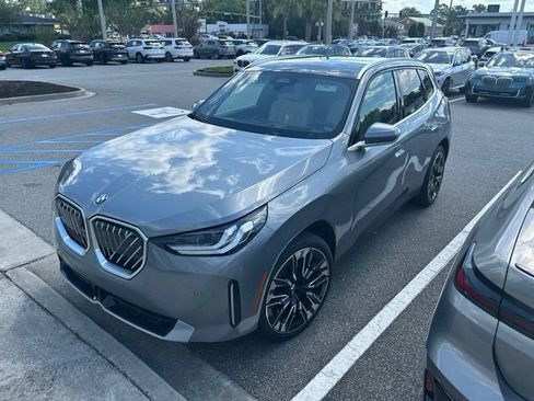 Used 2025 BMW X3 xDrive30i w/ Premium Package AWD/4WD image 3
