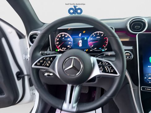 Used 2025 Mercedes-Benz GLC 300 4MATIC image 16