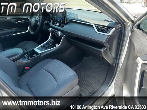 Used 2021 Toyota RAV4 XLE AWD/4WD image 11