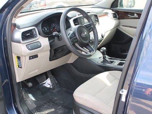 Used 2018 Kia Sorento LX AWD/4WD image 13