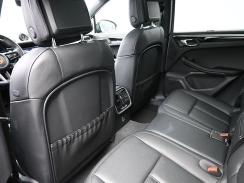 Certified 2026 Porsche Macan AWD/4WD image 8