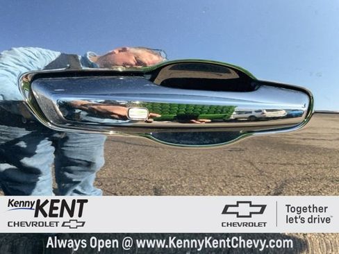 Used 2025 GMC Acadia Elevation image 16