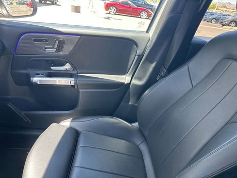 Used 2023 Mercedes-Benz GLB 250 image 6