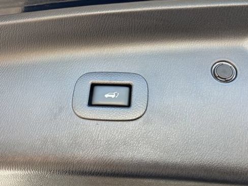 Used 2017 INFINITI QX80 4WD w/ Deluxe Technology Package image 34
