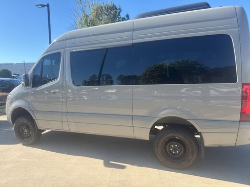 Used 2024 Mercedes-Benz Sprinter 2500 image 7