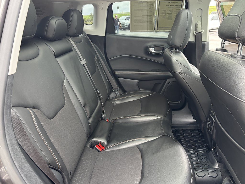 Used 2021 Jeep Compass Latitude w/ Sun and Sound Group AWD/4WD image 16