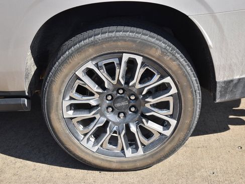 Used 2024 GMC Yukon XL Denali Ultimate image 14