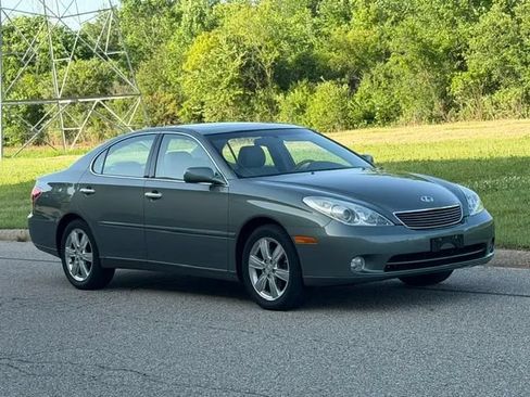 Used 2005 Lexus ES 330 w/ Preferred Accessory Pkg FWD image 3