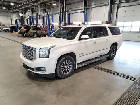 Used 2015 GMC Yukon XL Denali w/ Touring Package AWD/4WD image 3