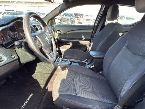 Used 2013 Dodge Avenger SE image 4