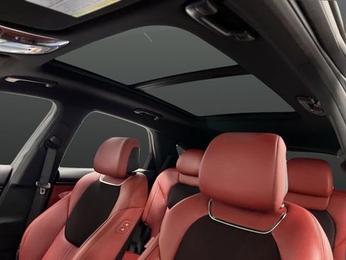 Used 2025 Genesis GV70 3.5T Sport image 7