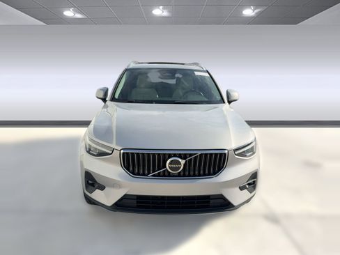 Certified 2023 Volvo XC40 B5 Plus w/ Protection Package Premier image 6