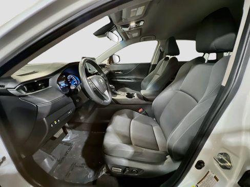 Used 2024 Toyota Venza LE AWD/4WD image 15