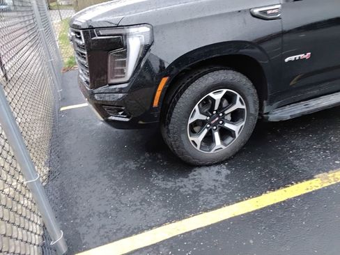 Used 2025 GMC Yukon AT4 w/ Premium Trailering Package image 8