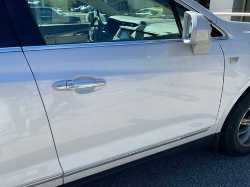 Used 2018 Cadillac XT5 Luxury w/ Driver Awareness Package AWD/4WD image 16