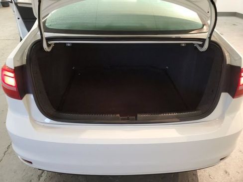 Used 2017 Volkswagen Jetta S w/ Jetta S Cold Weather Package FWD image 23