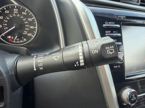Used 2018 Nissan Murano SV AWD/4WD image 16