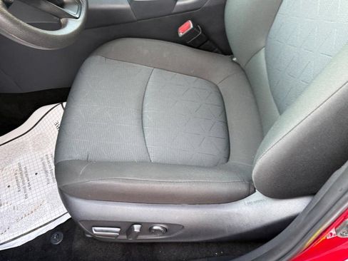 Used 2025 Toyota RAV4 XLE AWD/4WD image 23