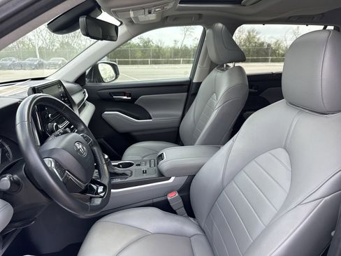 Used 2021 Toyota Highlander XLE image 13
