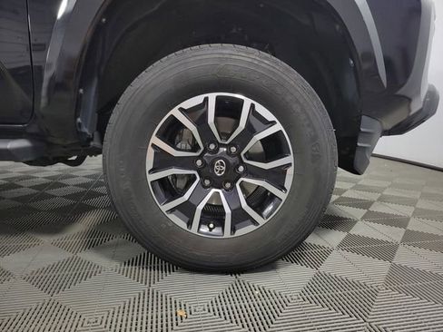 Used 2022 Toyota Tacoma TRD Sport w/ Technology Package AWD/4WD image 11
