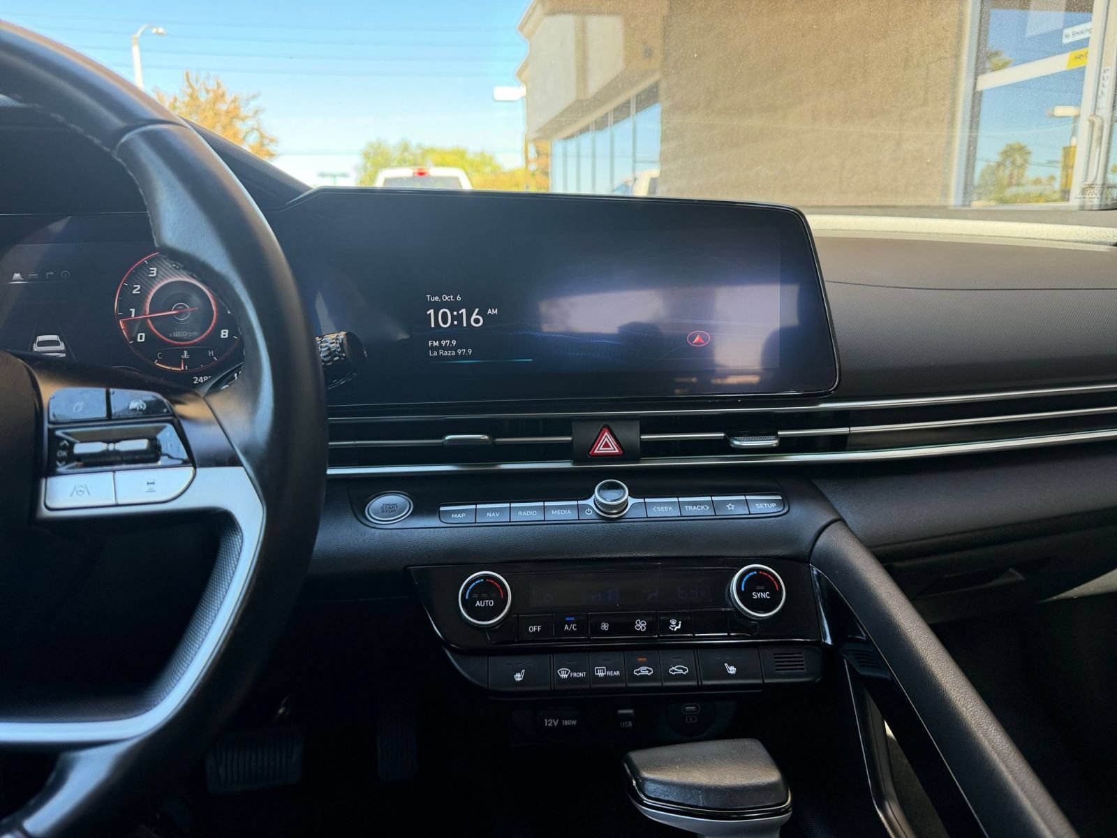 Used 2025 Hyundai Elantra Limited FWD image 16