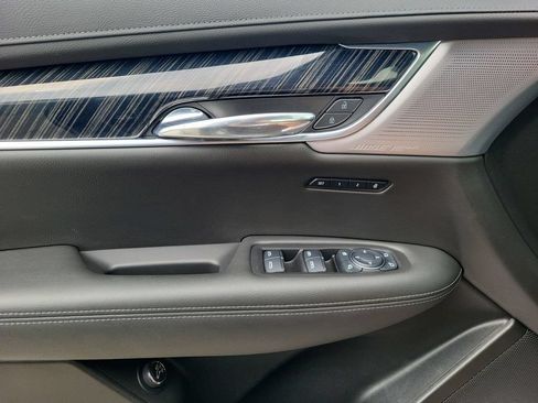 Used 2025 Cadillac XT6 Premium Luxury AWD/4WD image 29