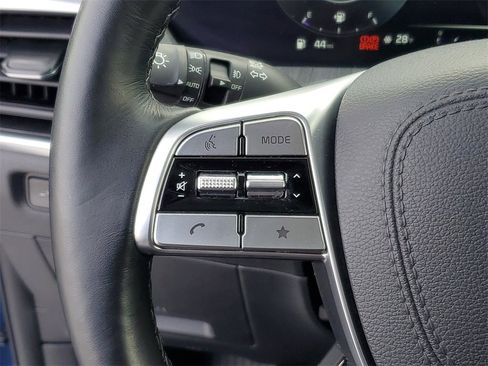 Used 2025 Kia Telluride SX w/ SX Captain's Chair Package image 13