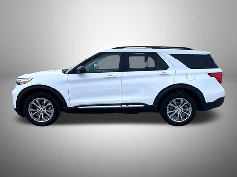 Used 2022 Ford Explorer XLT w/ Equipment Group 202A image 8