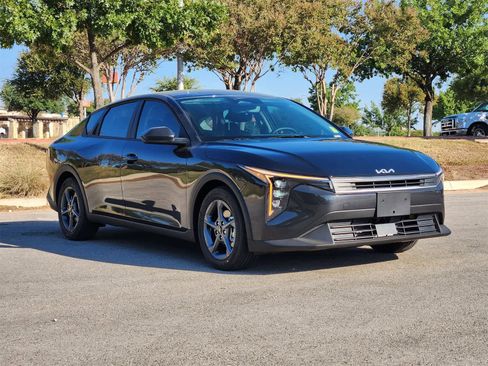 New 2025 Kia K4 LXS image 3