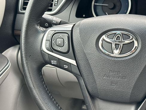 Used 2015 Toyota Camry XLE FWD image 14