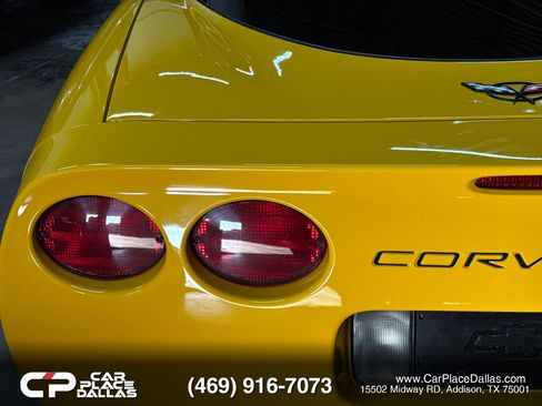 Used 2000 Chevrolet Corvette Coupe w/ Roof Pkg RWD image 16