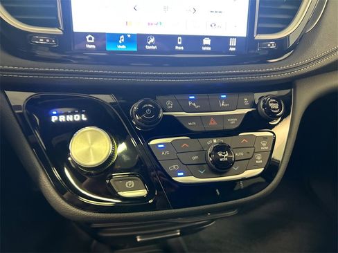 New 2026 Chrysler Pacifica Select image 24