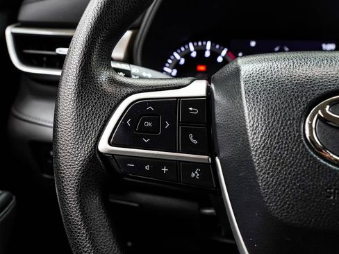 Used 2023 Toyota Highlander L FWD image 38
