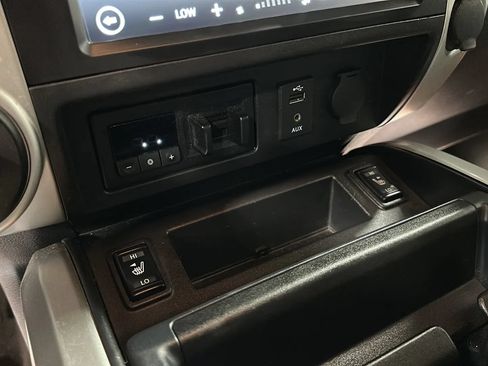 Used 2016 Nissan Titan SL AWD/4WD image 23