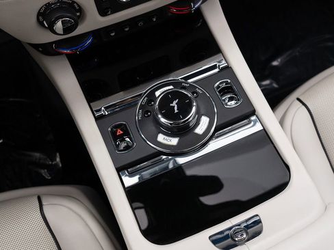 Certified 2018 Rolls-Royce Dawn RWD image 38