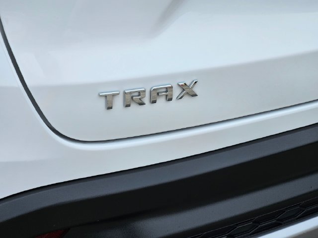 Used 2025 Chevrolet Trax LT FWD image 12